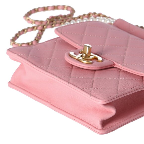 CHANEL Chic Pearls Flap Crossbody Pink Lambskin Quilted - Picture 6 of 9